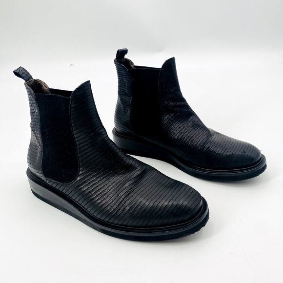 Coclico 38 Black Textured Chelsea Dena Boots - Picture 4 of 7